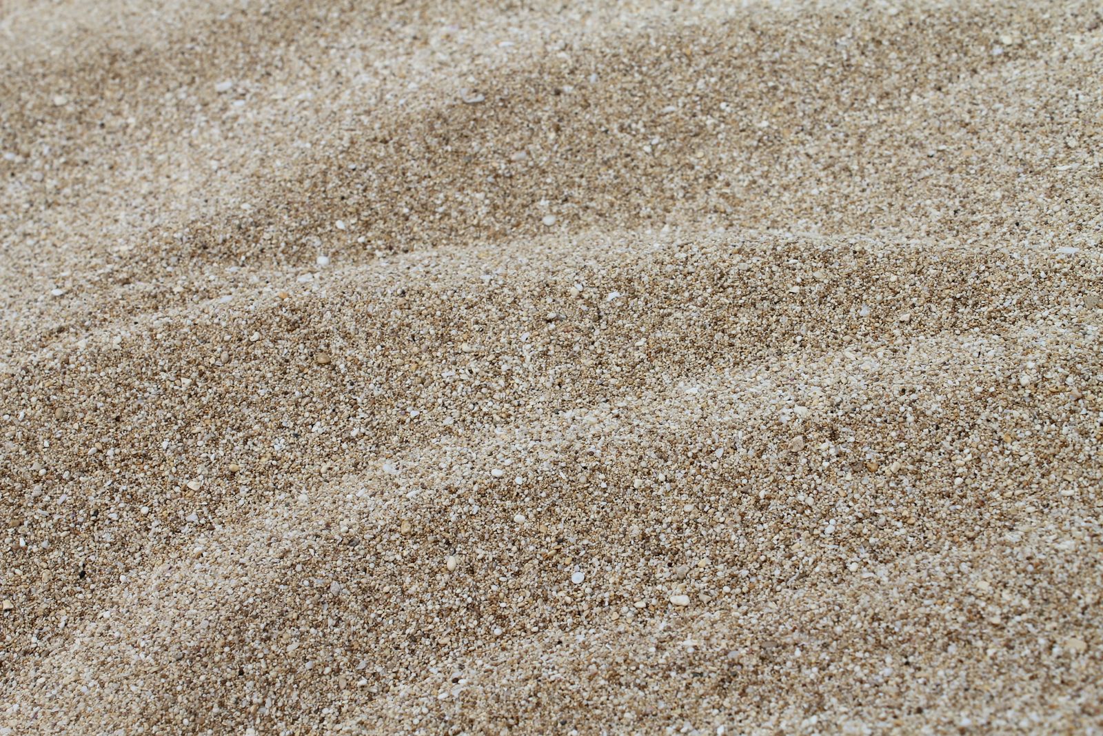Detail jemného písku — u filtrační náplně rozhoduje správná frakce 0,4 až 0,8 mm