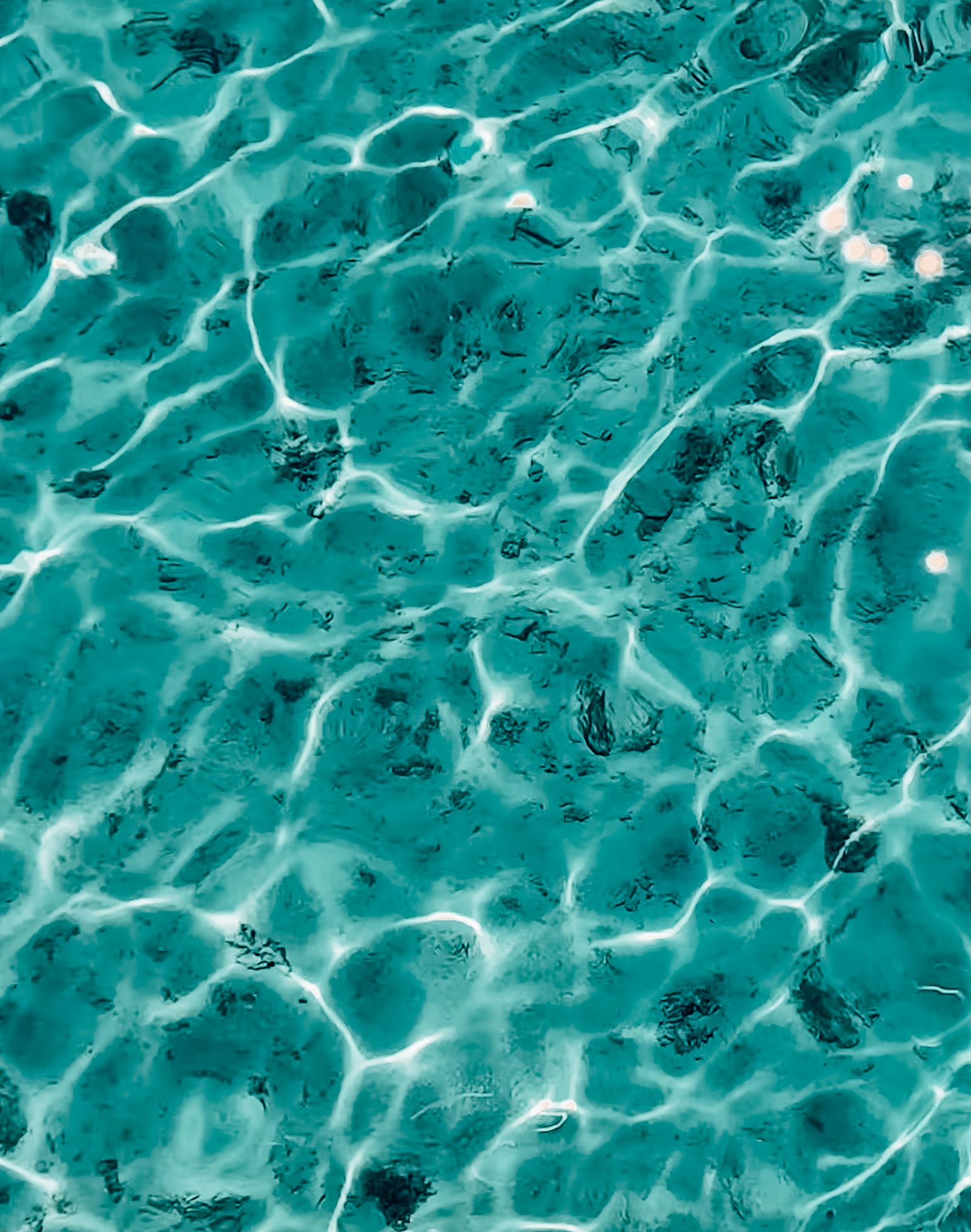 Detail čisté tyrkysové vody